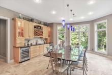 Kitchen Dining Area