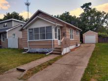 Front of House w/driveway