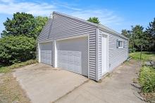 Spacious garage