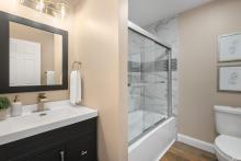Full Bathroom (upstairs)