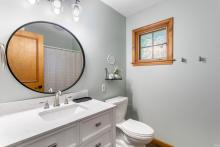 Upstairs Full Bathroom