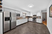 Great Kitchen wit area for eating