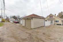 Garage and lots of parking