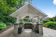 Outdoor Kitchen Area/ Bar