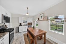 Eat-in kitchen
