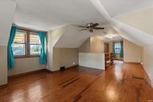 Finished attic/3rd bedroom w/ hardwood floors