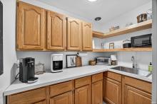 Butler's pantry with wet bar